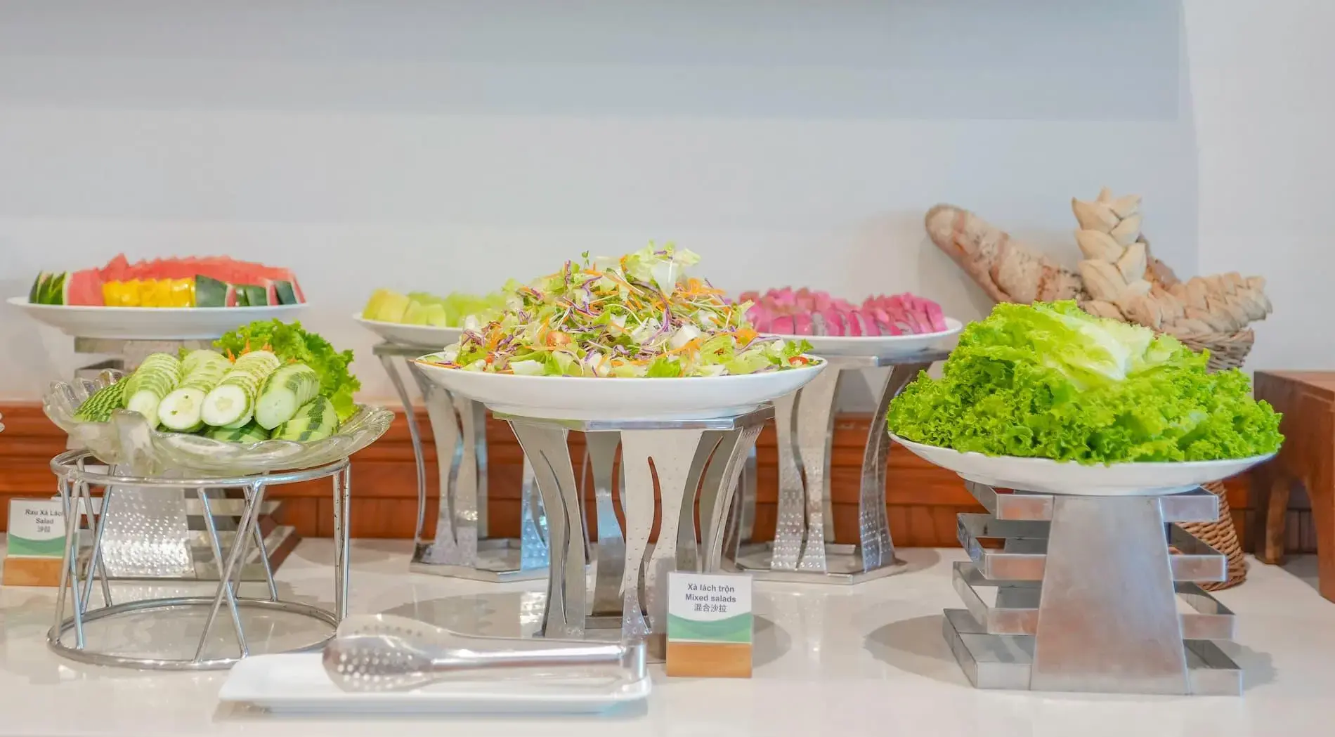 Thưởng Thức Ẩm Thực Đỉnh Cao Tại Nhà Hàng của khách sạn